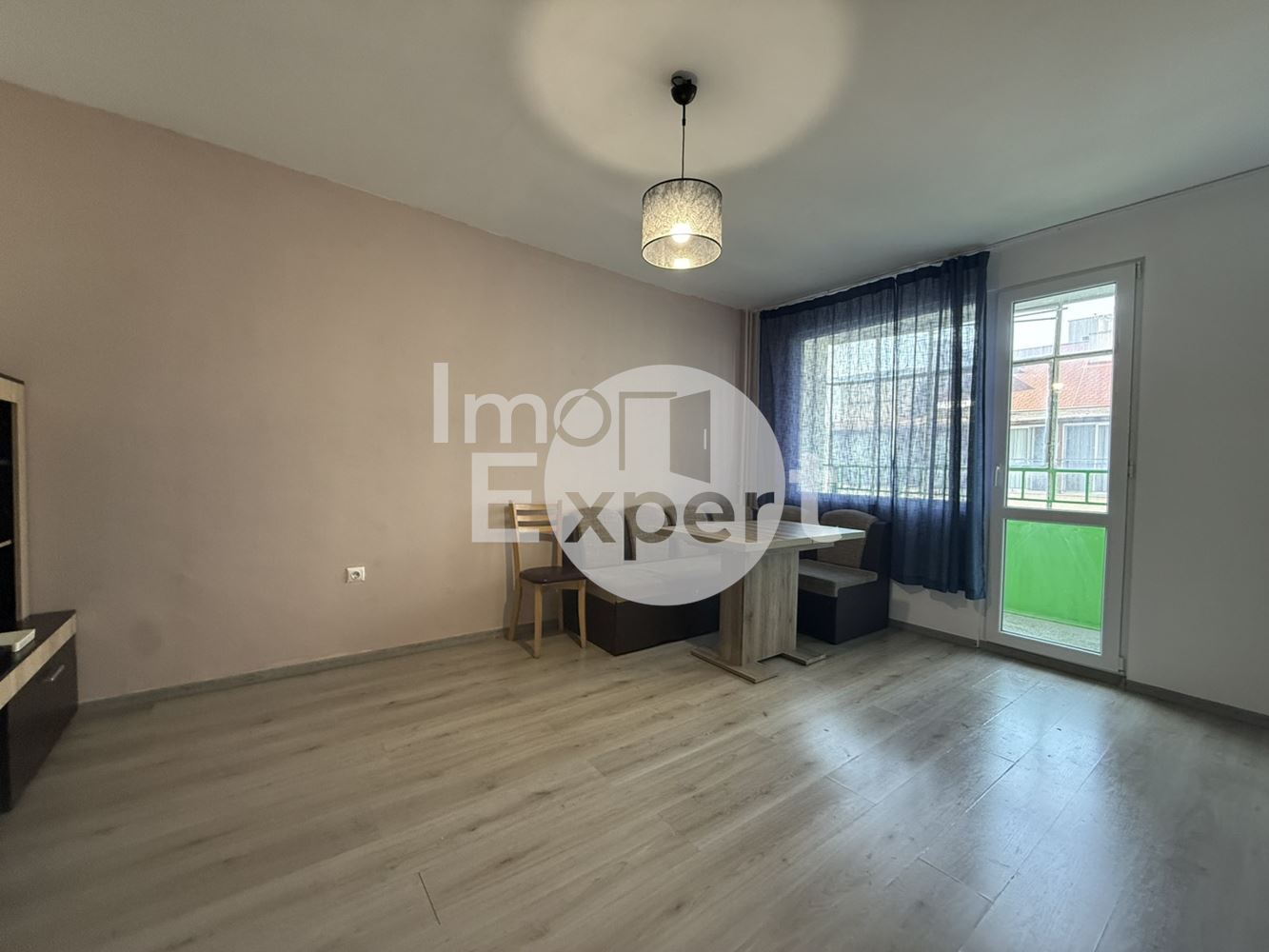 Обзаведен апартамент с две стаи и отделна кухня в жк.Славейков на отлична локация - 0