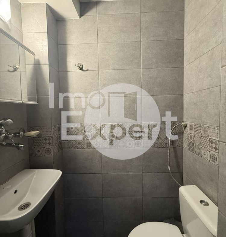 Обзаведен апартамент с две стаи и отделна кухня в жк.Славейков на отлична локация - 0