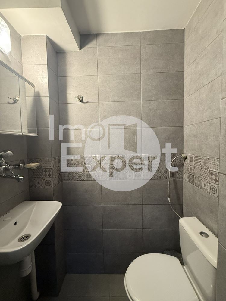 Обзаведен апартамент с две стаи и отделна кухня в жк.Славейков на отлична локация - 0