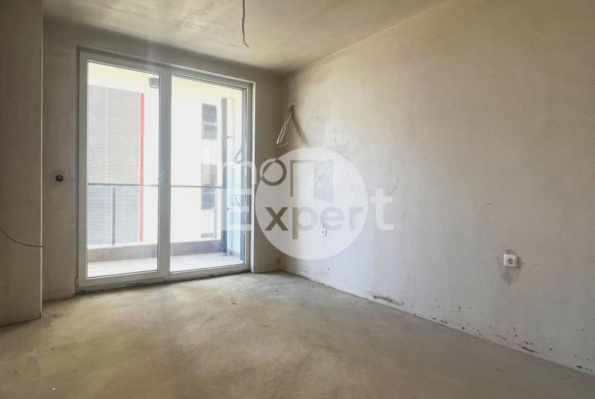 Просторен двустаен апартамент до болница “Сърце и Мозък” - 0