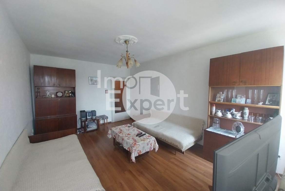 Нов имот на пазара. Двустаен апартамент с отделна кухня в ж.к. "Зорница" - 0