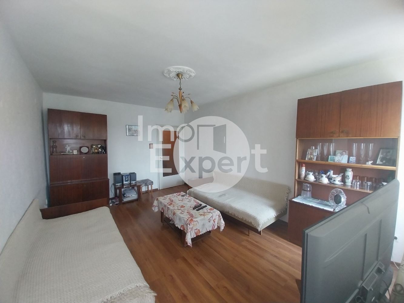 Нов имот на пазара. Двустаен апартамент с отделна кухня в ж.к. "Зорница" - 0