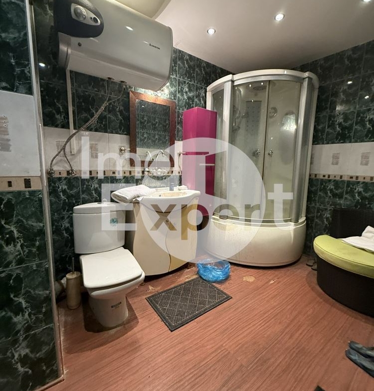 Тристаен апартамент в жк. Лазур на отлична локация - 0