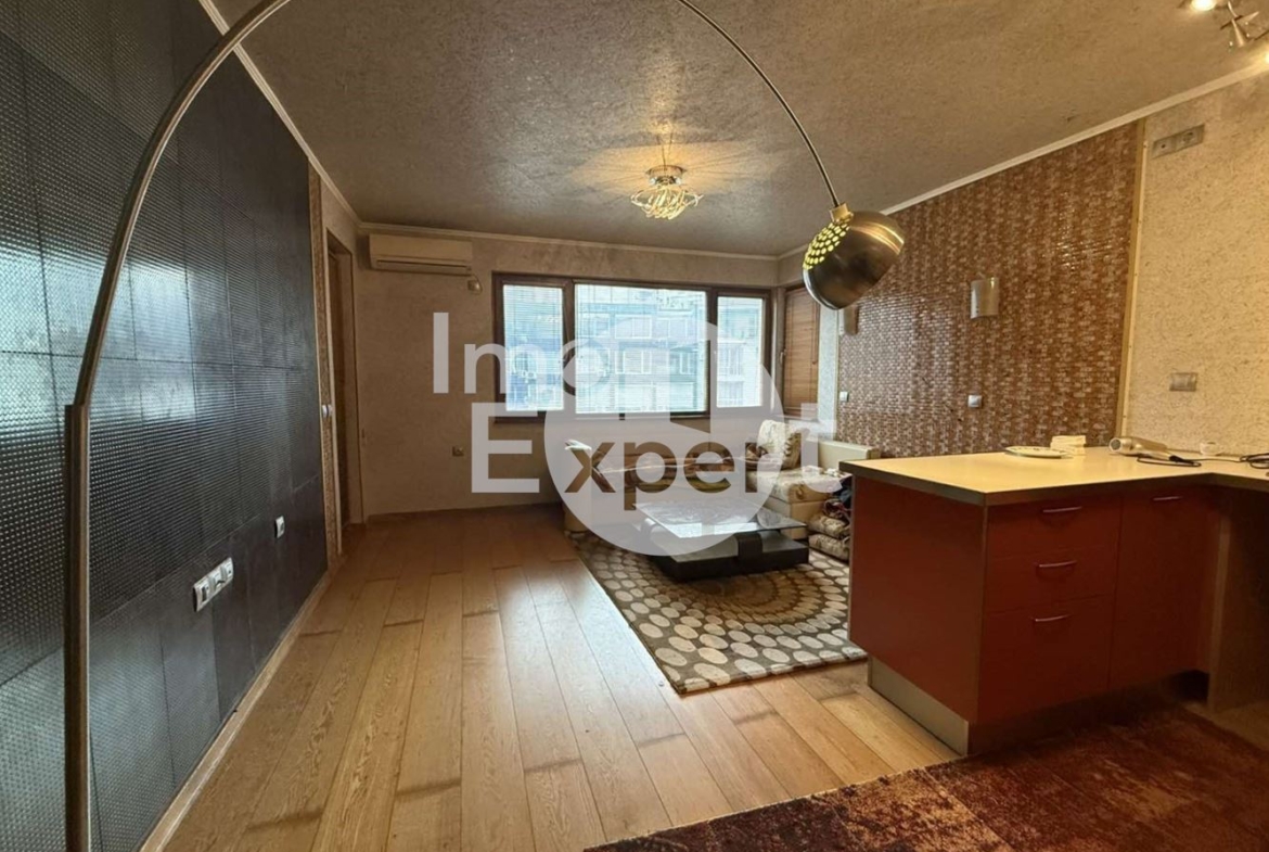 Тристаен апартамент в жк. Лазур на отлична локация - 0