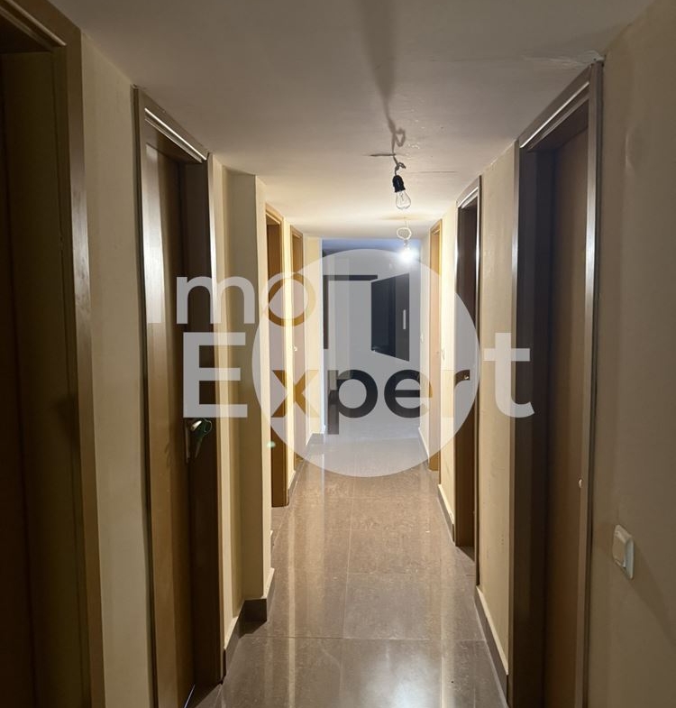 Тристаен апартамент в жк. Лазур на отлична локация - 0