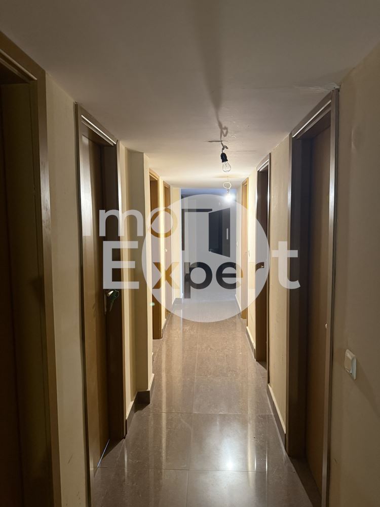 Тристаен апартамент в жк. Лазур на отлична локация - 0