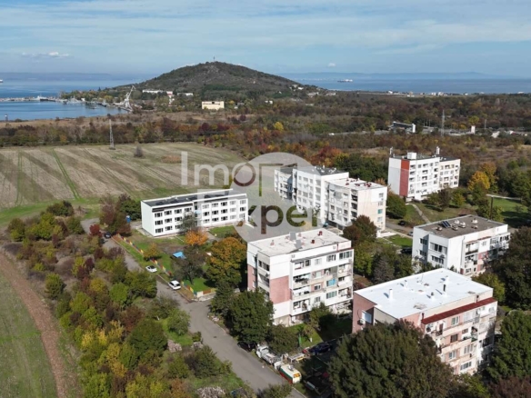 Тристаен тухлен апартамент в село Атия!!! - 0