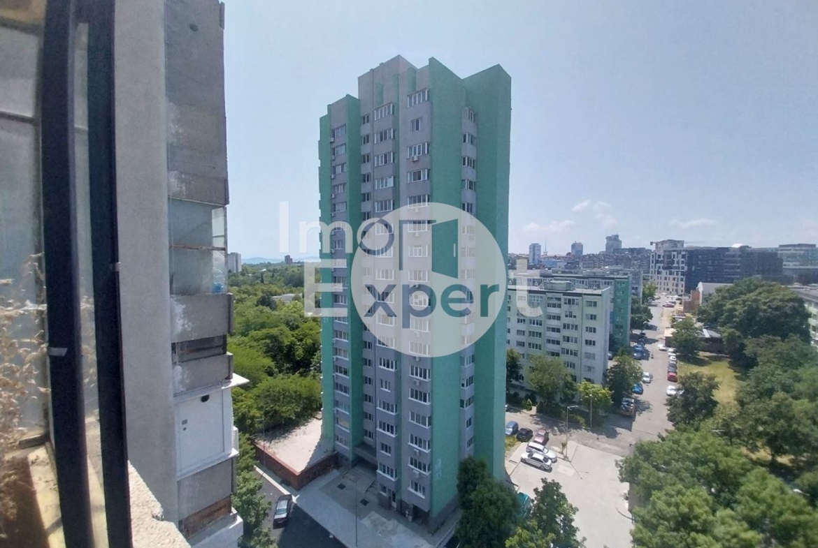 Нов имот на пазара. Двустаен апартамент с отделна кухня в ж.к. "Зорница" - 0