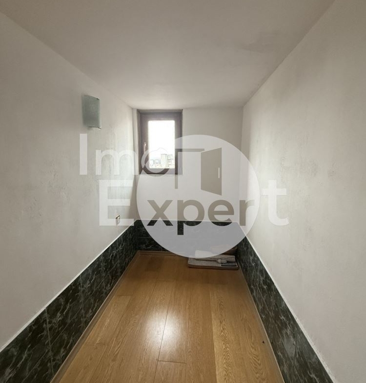 Тристаен апартамент в жк. Лазур на отлична локация - 0