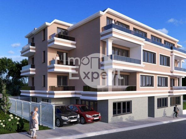 Апартамент с паркомясто и собствен двор!!! - 0