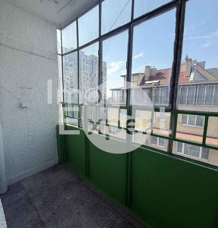 Обзаведен апартамент с две стаи и отделна кухня в жк.Славейков на отлична локация - 0