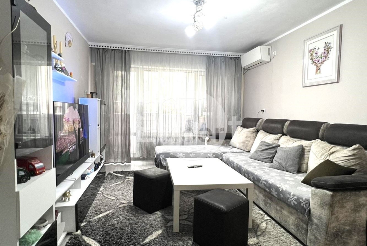 Тристаен апартамент с отделна кухня в ж.к. Меден Рудник, зона Б !!! - 0