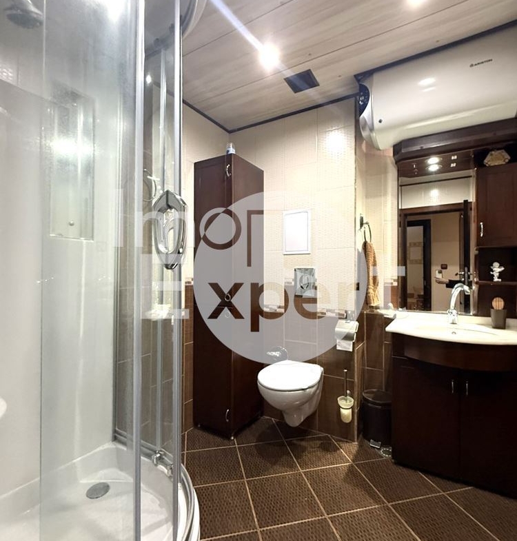 Тристаен обзаведен апартамент на отлична локация в жк.Възраждане - 0