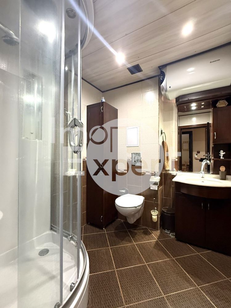 Тристаен обзаведен апартамент на отлична локация в жк.Възраждане - 0