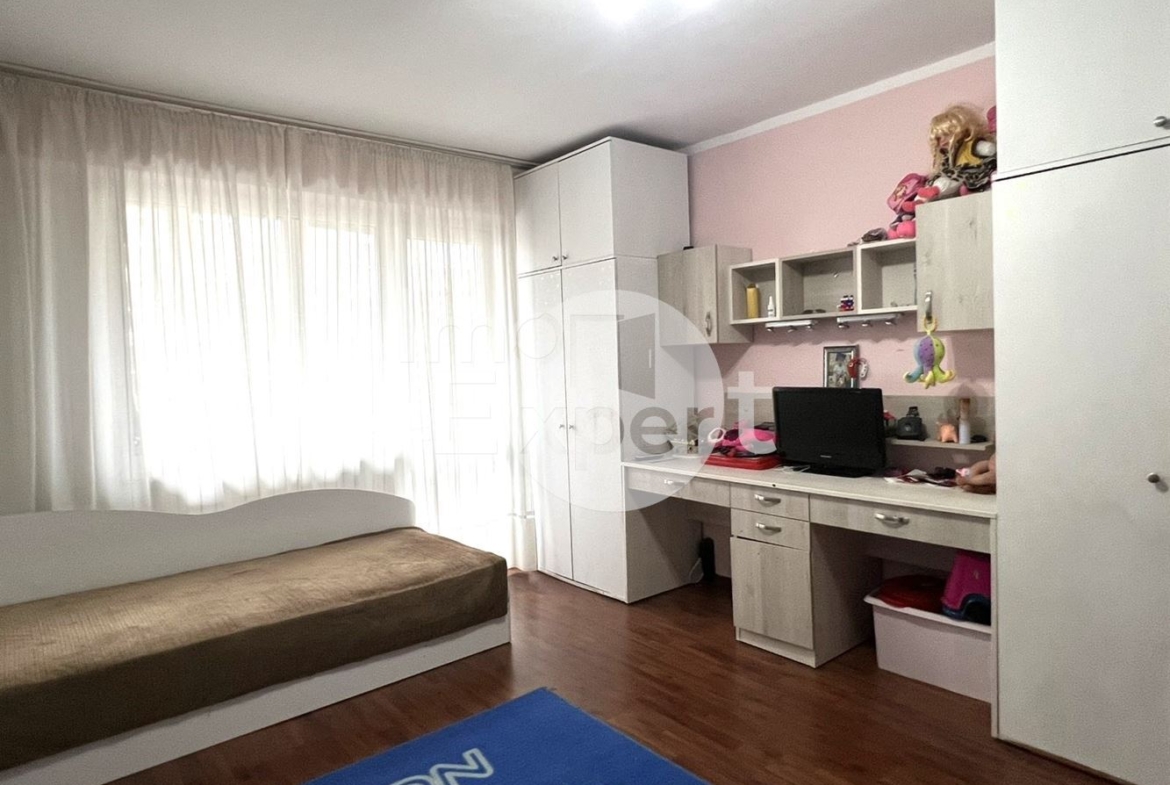 Тристаен апартамент с отделна кухня в ж.к. Меден Рудник, зона Б !!! - 0