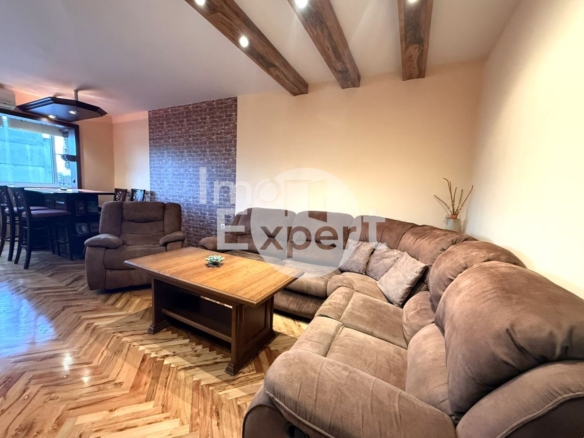 Тристаен обзаведен апартамент на отлична локация в жк.Възраждане - 0