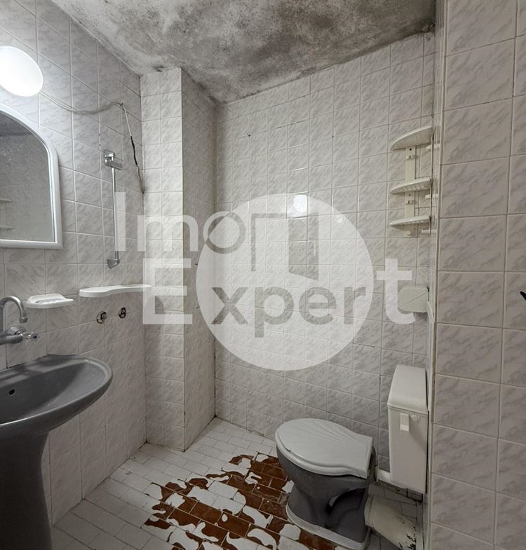 Апартамент с три отделни стаи на отлична локация-кв.Възраждане - 0