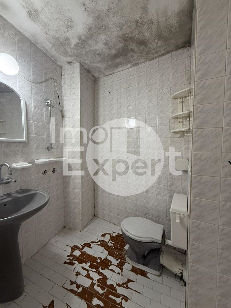 Апартамент с три отделни стаи на отлична локация-кв.Възраждане - 0