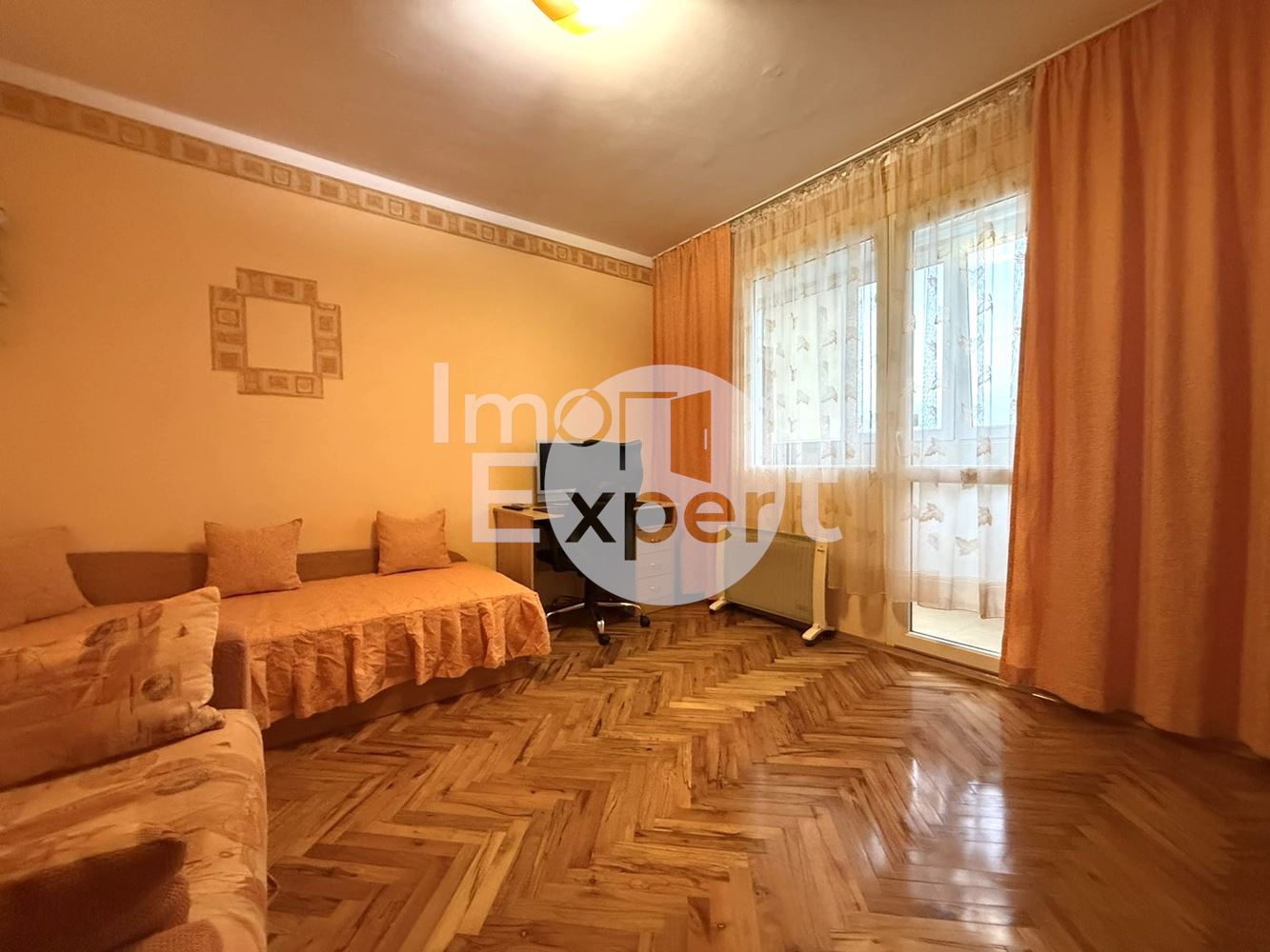 Тристаен обзаведен апартамент на отлична локация в жк.Възраждане - 0