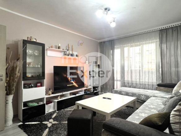 Тристаен апартамент с отделна кухня в ж.к. Меден Рудник, зона Б !!! - 0