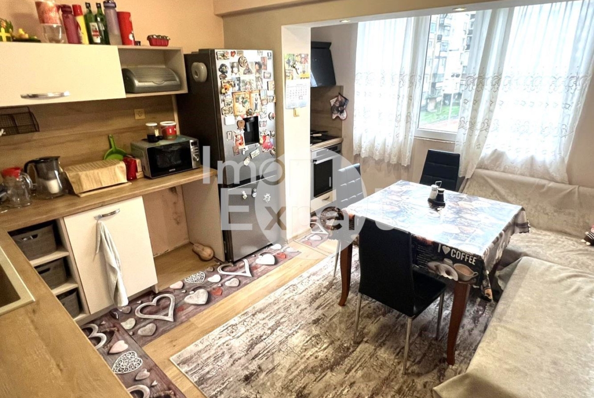 Тристаен апартамент с отделна кухня в ж.к. Меден Рудник, зона Б !!! - 0