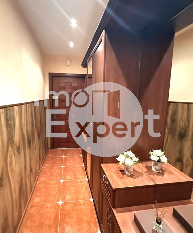 Тристаен обзаведен апартамент на отлична локация в жк.Възраждане - 0