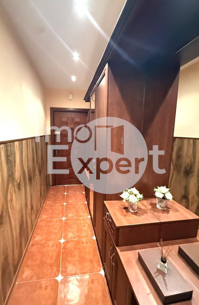 Тристаен обзаведен апартамент на отлична локация в жк.Възраждане - 0