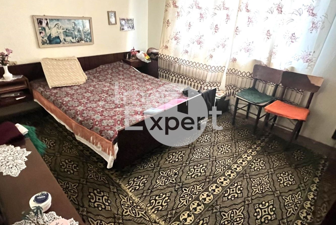 Етаж от масивна Двуетажна къща с двор!!! - 0