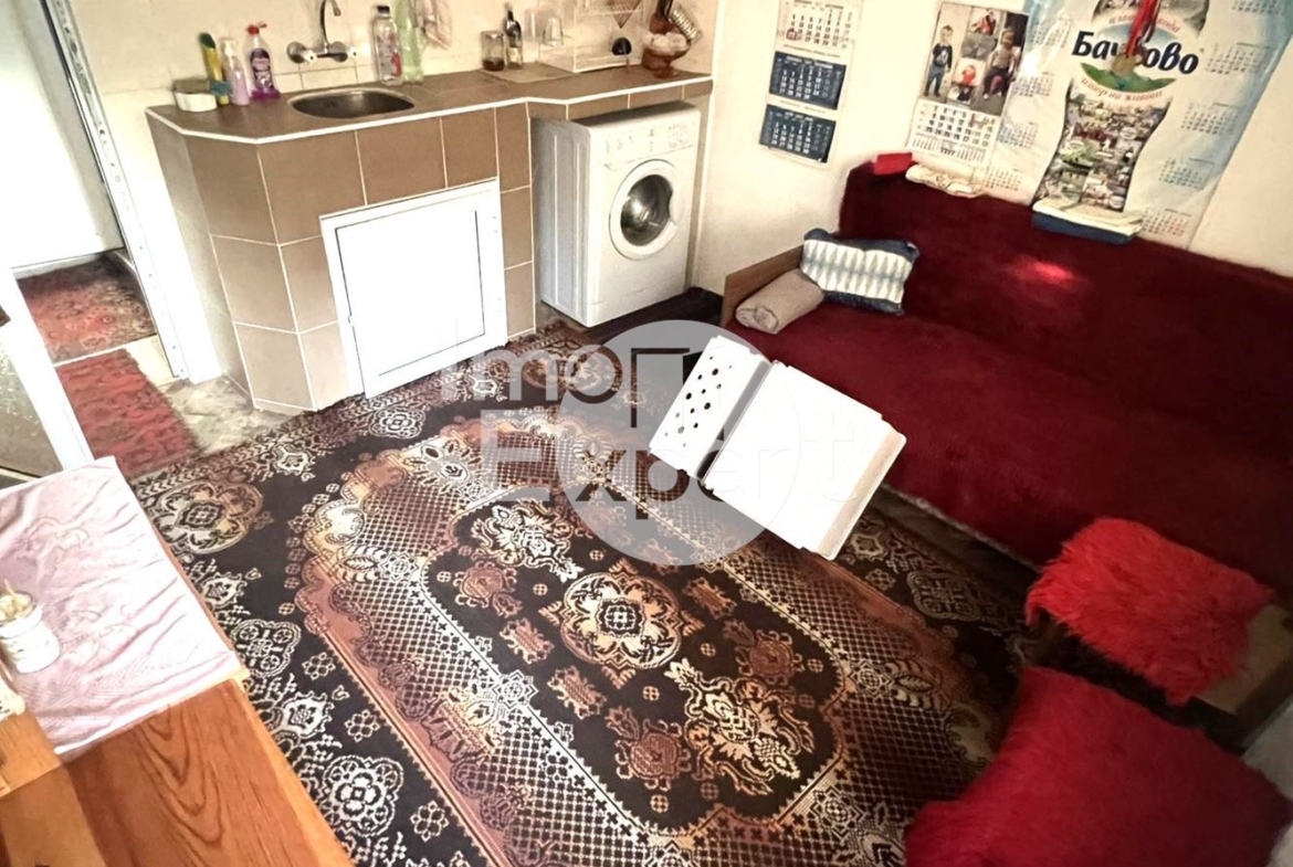 Етаж от масивна Двуетажна къща с двор!!! - 0