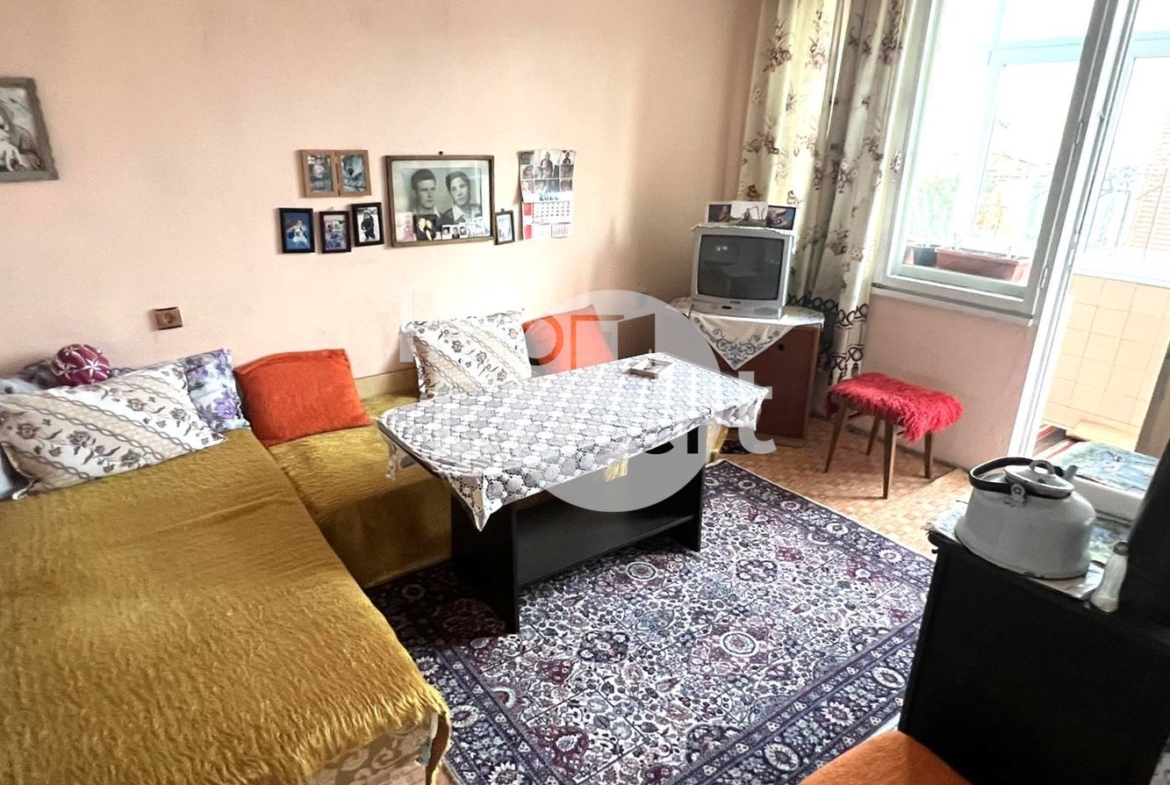 Етаж от масивна Двуетажна къща с двор!!! - 0