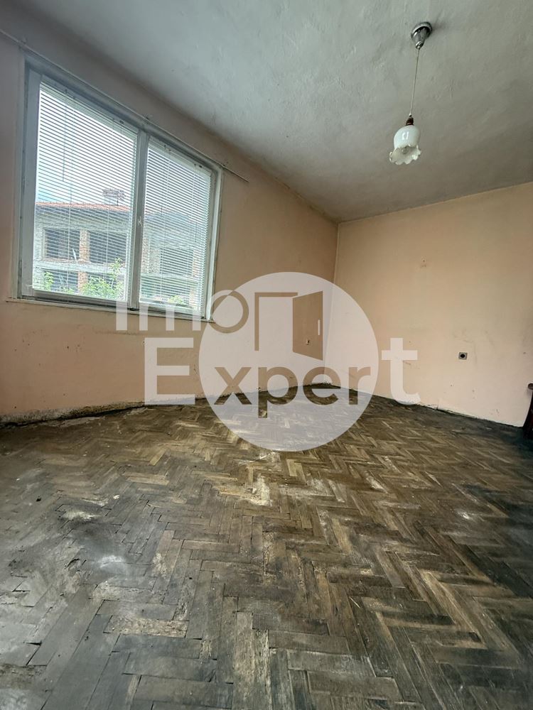 Етаж от къща със самостоялен вход и двор Долно Езерово!!!-0 Етаж от къща със самостоялен вход и двор Долно Езерово!!! - 0