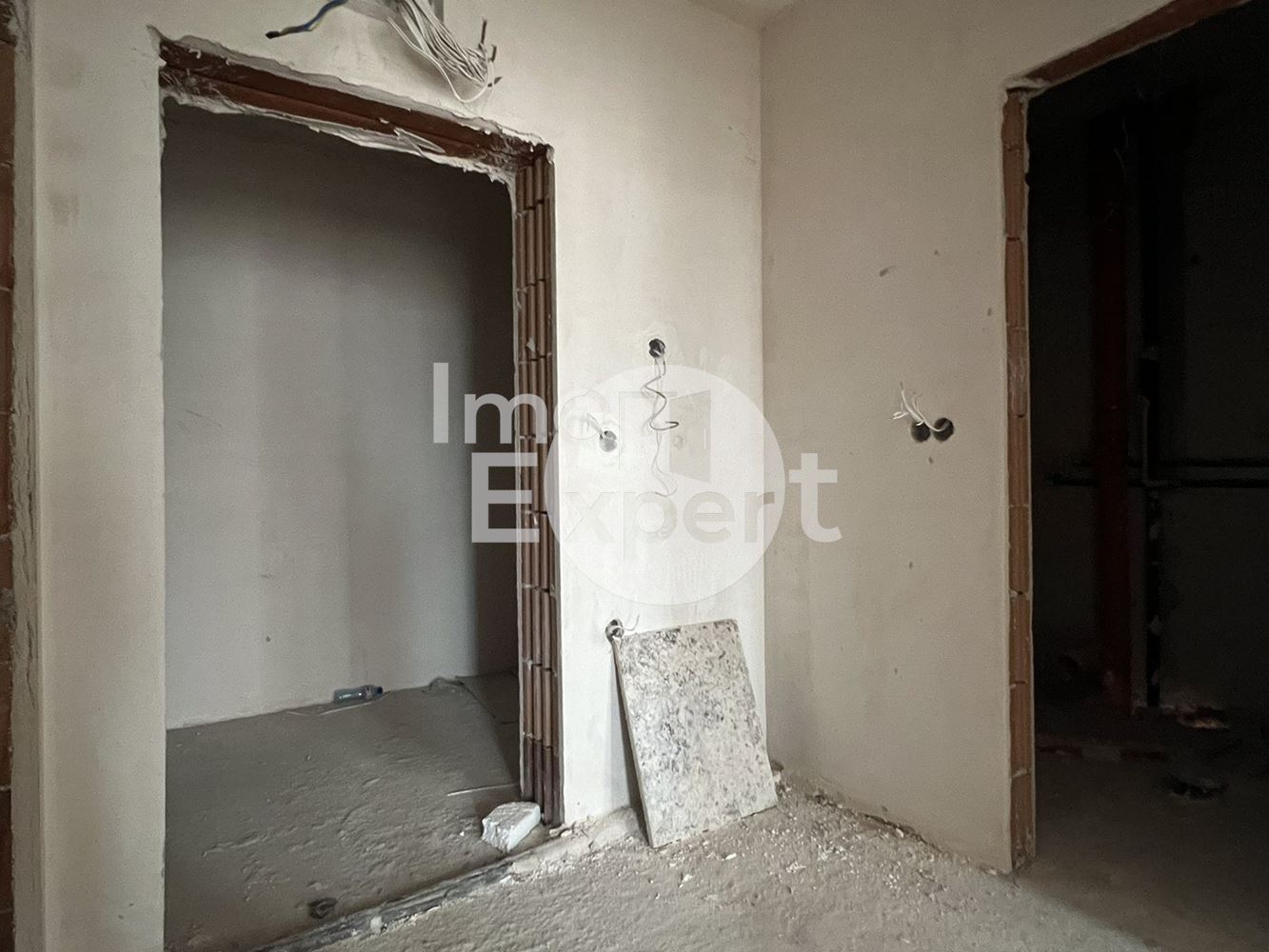 Двустаен апартамент на среден етаж пред акт 15!!!-0 Двустаен апартамент на среден етаж пред акт 15!!! - 0