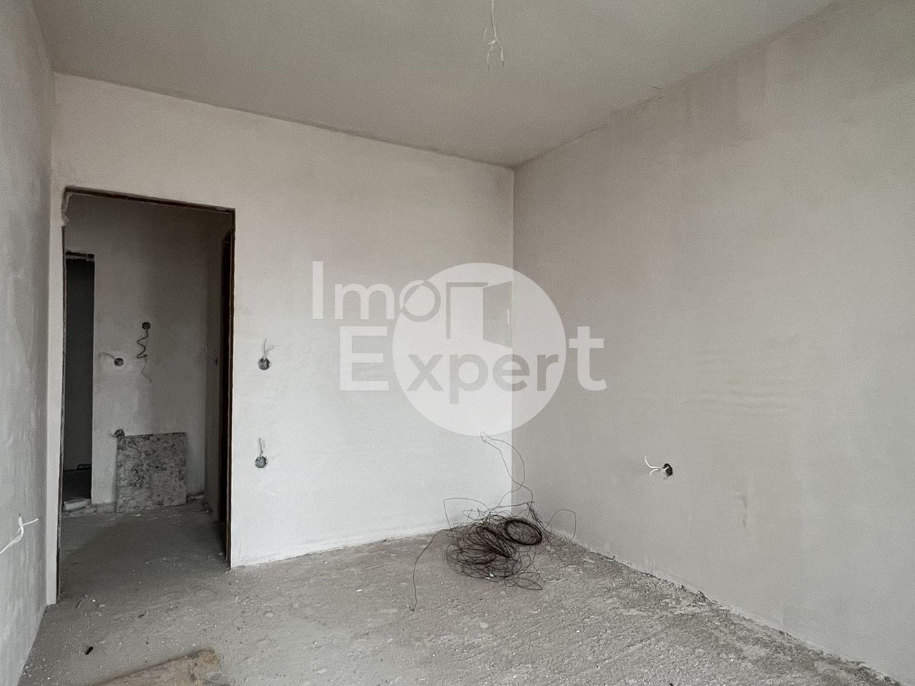 Двустаен апартамент с паркомясто!!! - 0