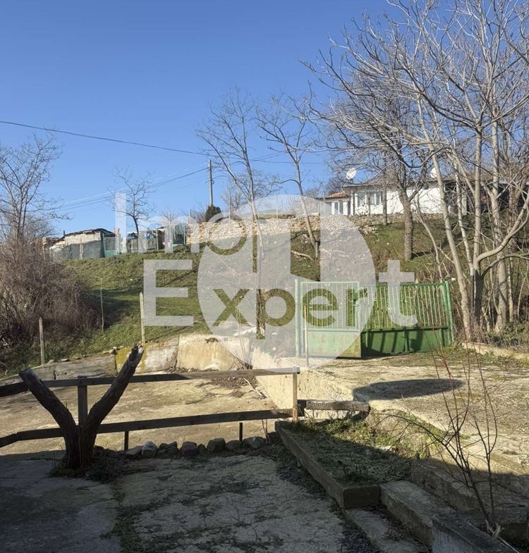 Едноетажна къща в град Айтос - 0