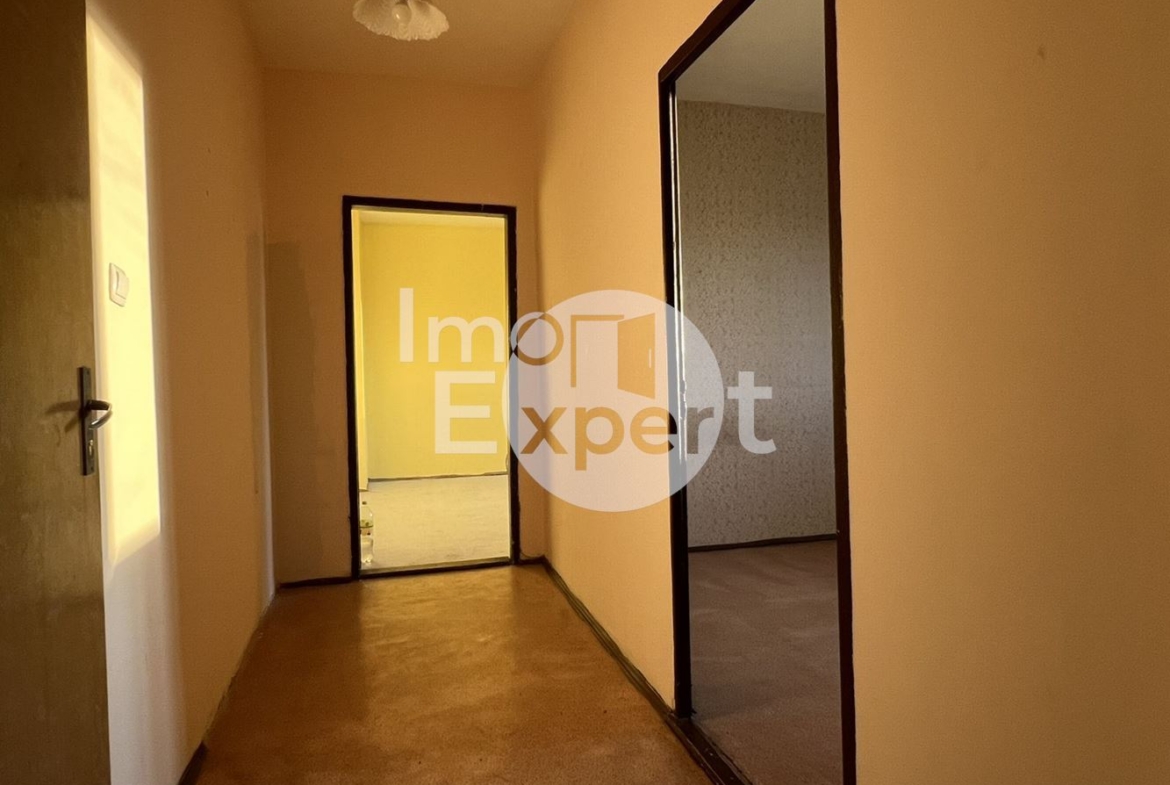 Тристаен апартамент на отлична локация в жк. Меден Рудник- зона Б - 0