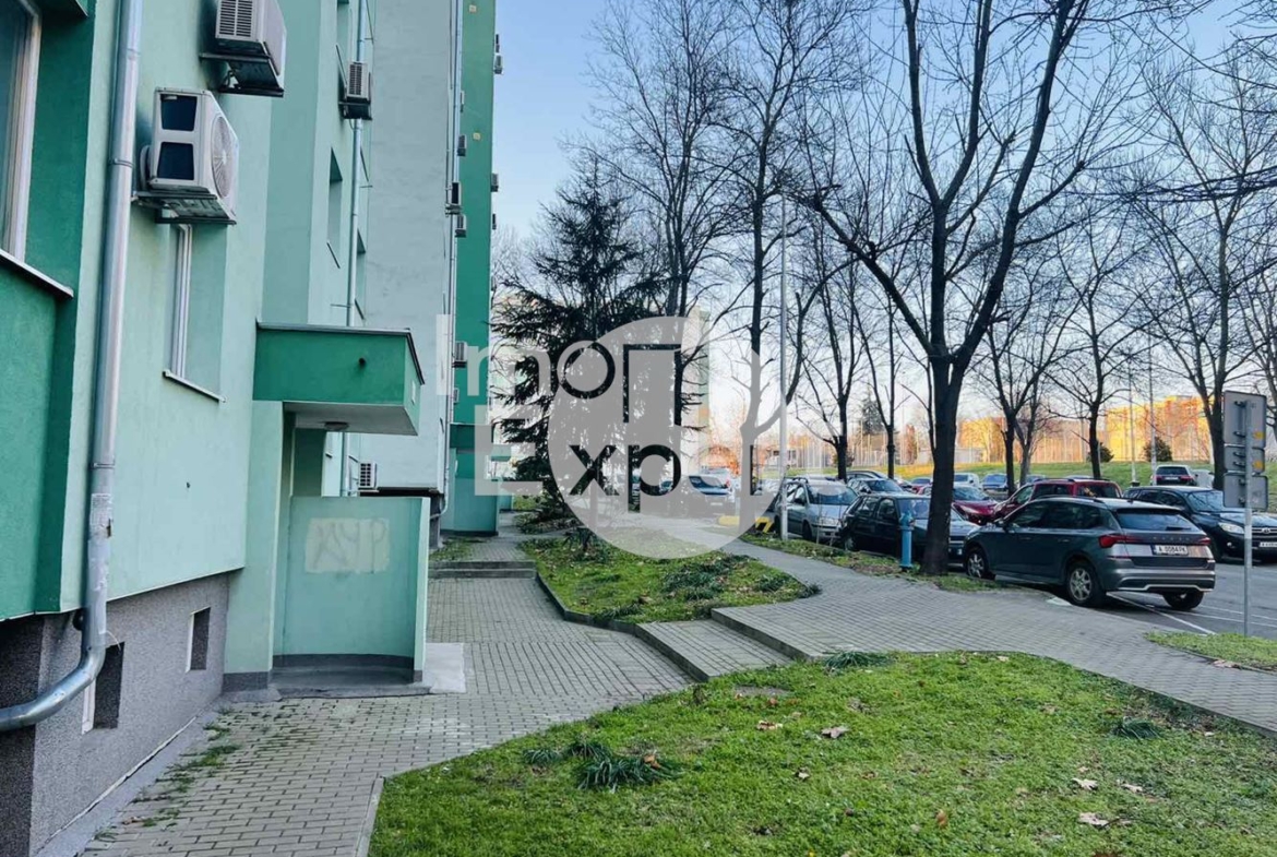 Тристаен апартамент на отлична локация в жк. Меден Рудник- зона Б - 0