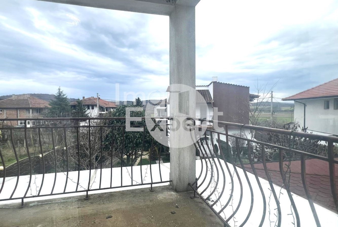 Продава се втори и трети етаж от къща в с. Равадиново!!! - 0