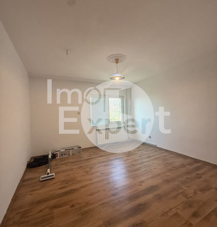 Едноетажна къща в град Айтос - 0