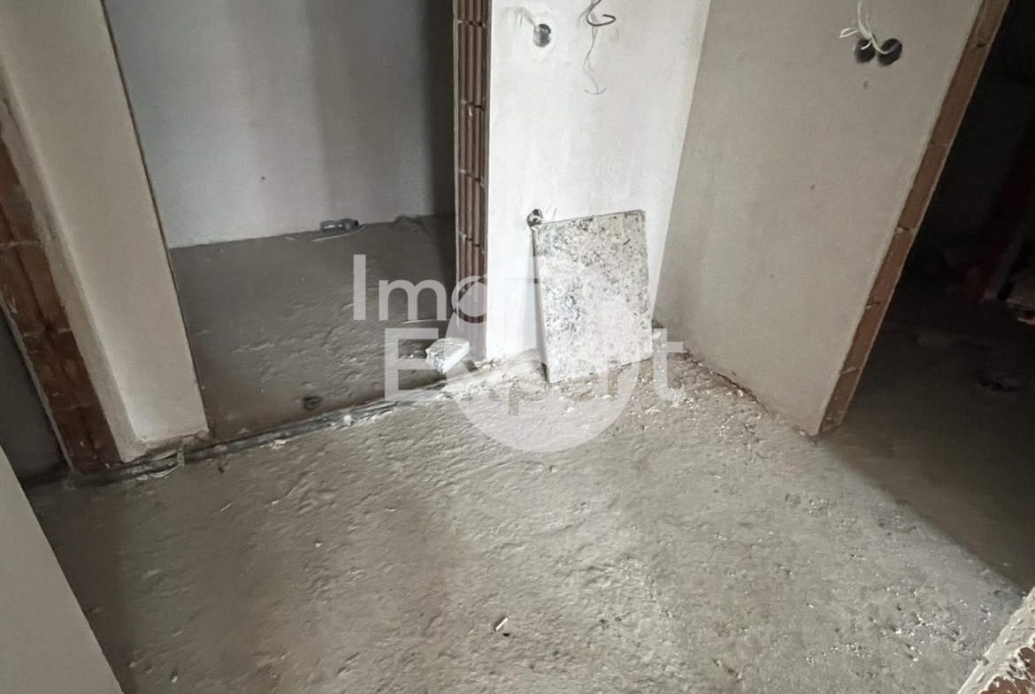 Двустаен апартамент с паркомясто!!! - 0