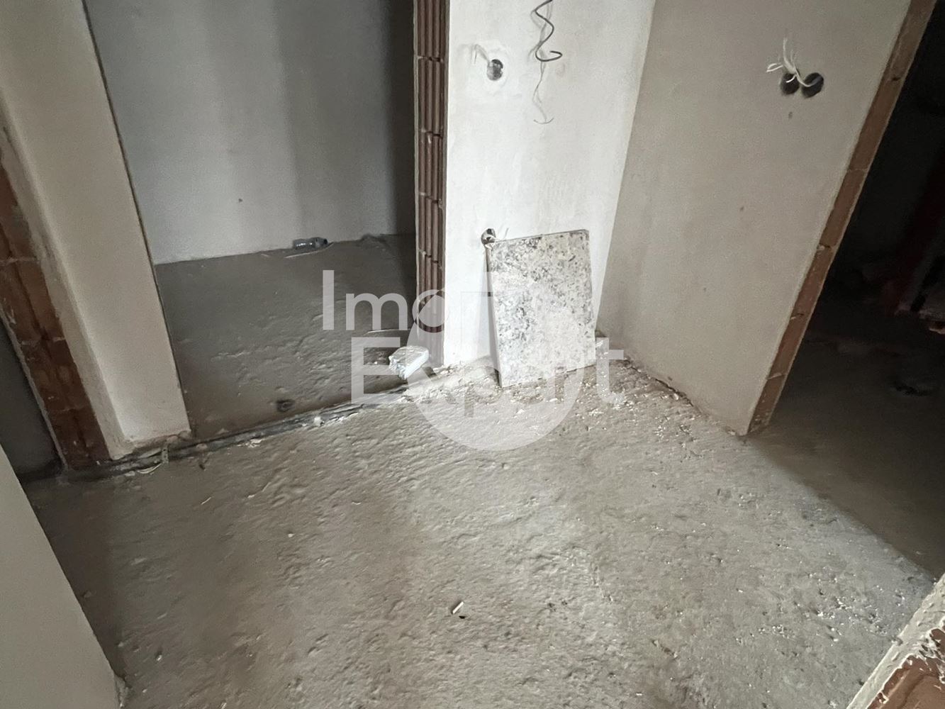 Двустаен апартамент с паркомясто!!! - 0