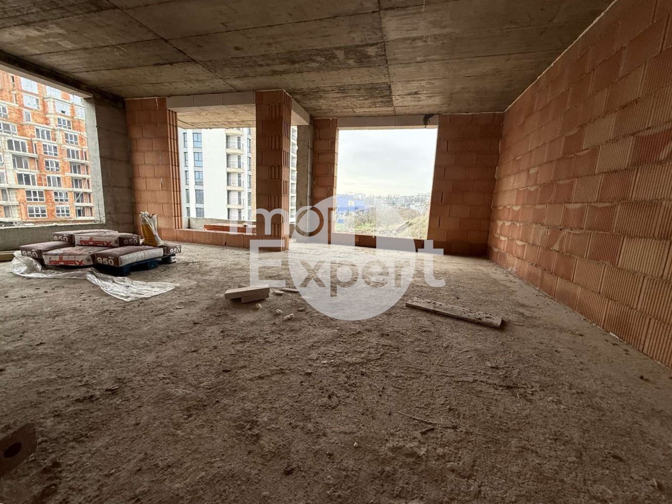 Голям двустаен апартамент за преустройство в бутикова сграда кв.Хоризонт - 0