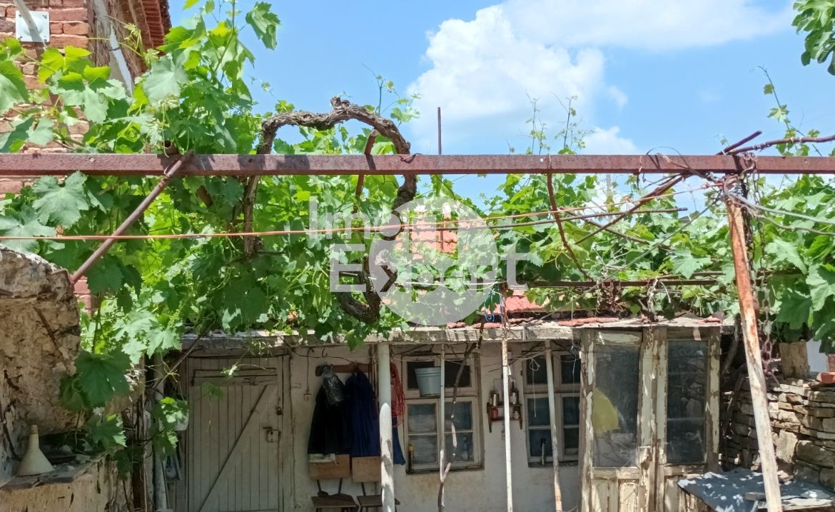 Едноетажна къща в живописно село Искра област Бургас - 0