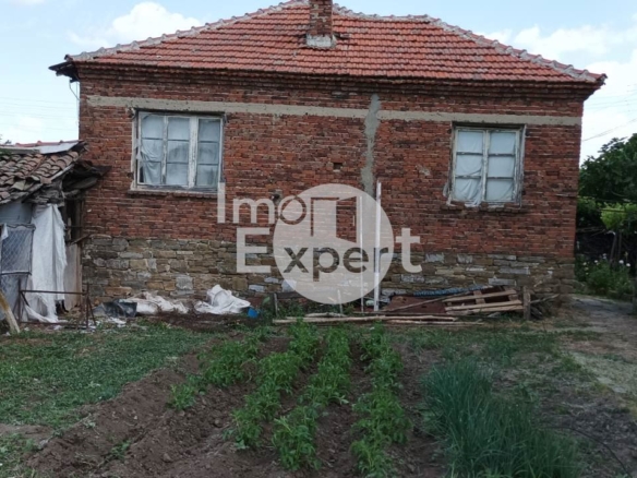 Едноетажна къща в живописно село Искра област Бургас - 0