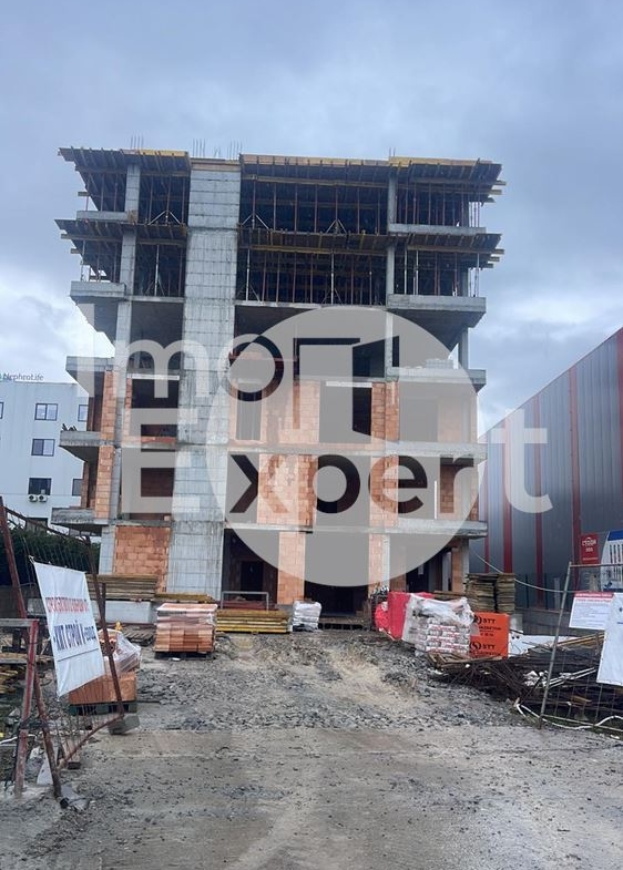 Голям двустаен апартамент за преустройство в бутикова сграда кв.Хоризонт - 0