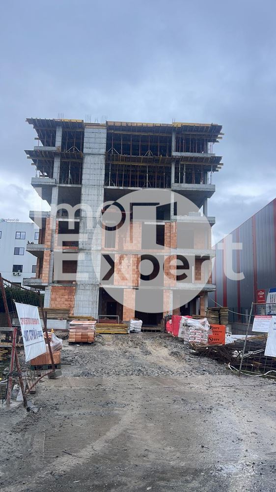 Голям двустаен апартамент за преустройство в бутикова сграда кв.Хоризонт - 0