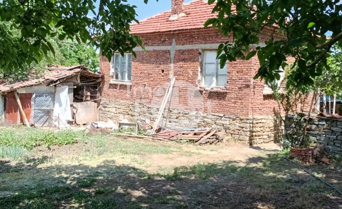 Едноетажна къща в живописно село Искра област Бургас - 0