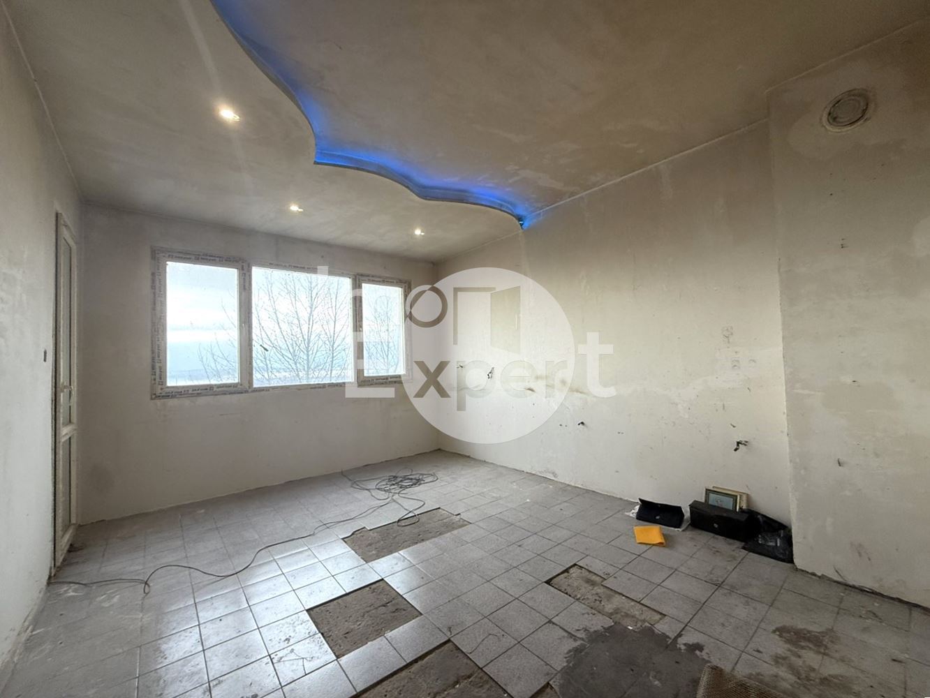 Апартамент с три отделни стаи в жк.Меден Рудник-зона В - 0