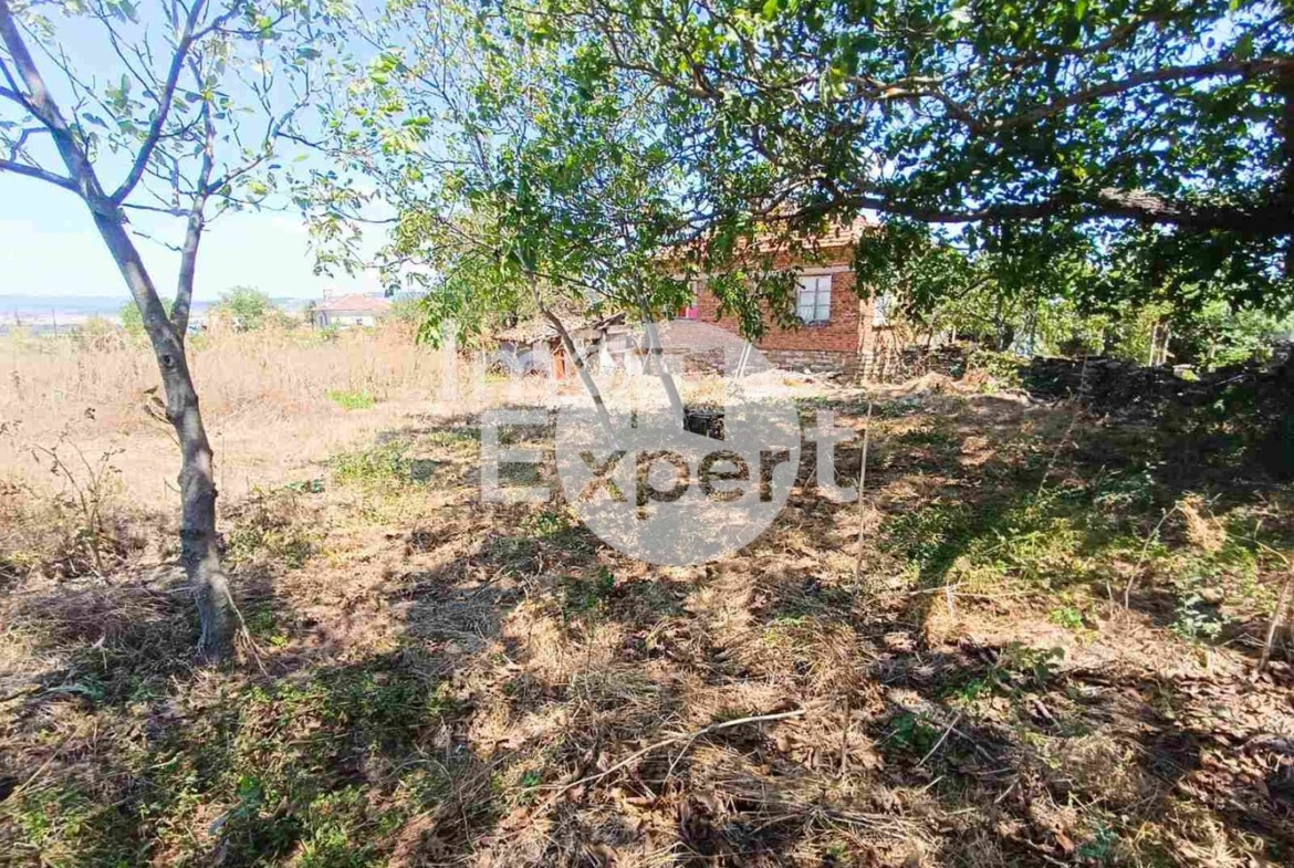 Едноетажна къща в живописно село Искра област Бургас - 0