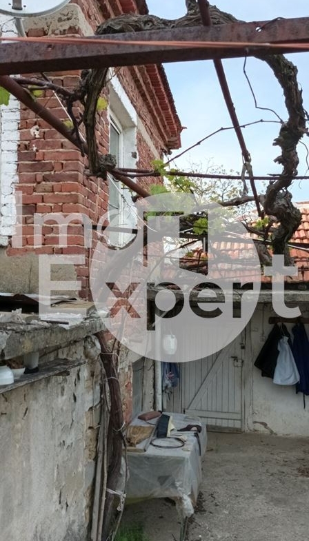 Едноетажна къща в живописно село Искра област Бургас - 0