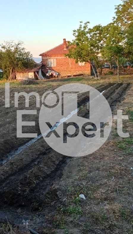 Едноетажна къща в живописно село Искра област Бургас - 0